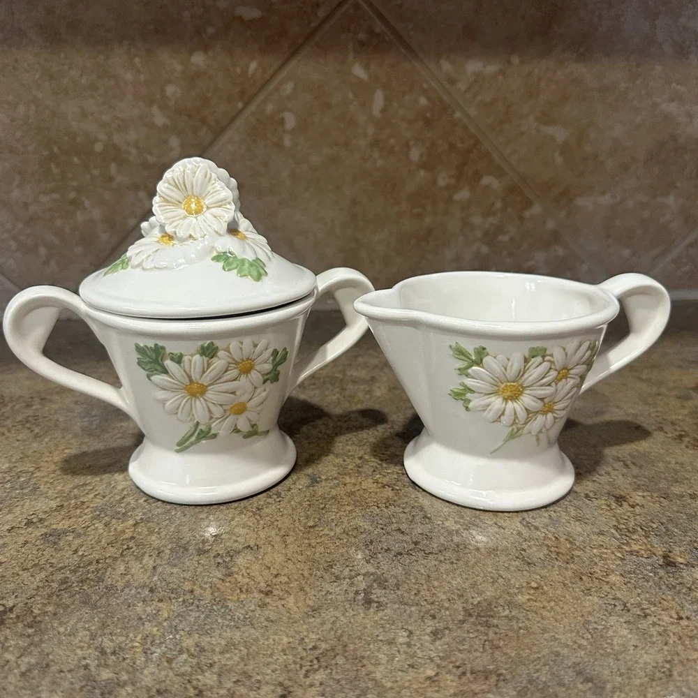 Vintage 1960's Poppytrail Metlox Sculptured Daisy Creamer & Sugar Bowl Set